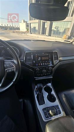 جیپ گراند شیرۆکی